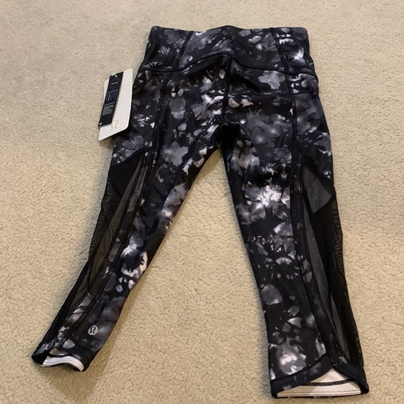 Lululemon sun runner crop - size 2 - Picture 2 of 3